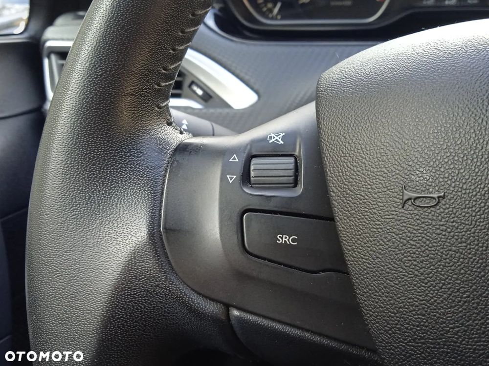 Peugeot 2008 1.2 Pure Tech Style S&S - 14