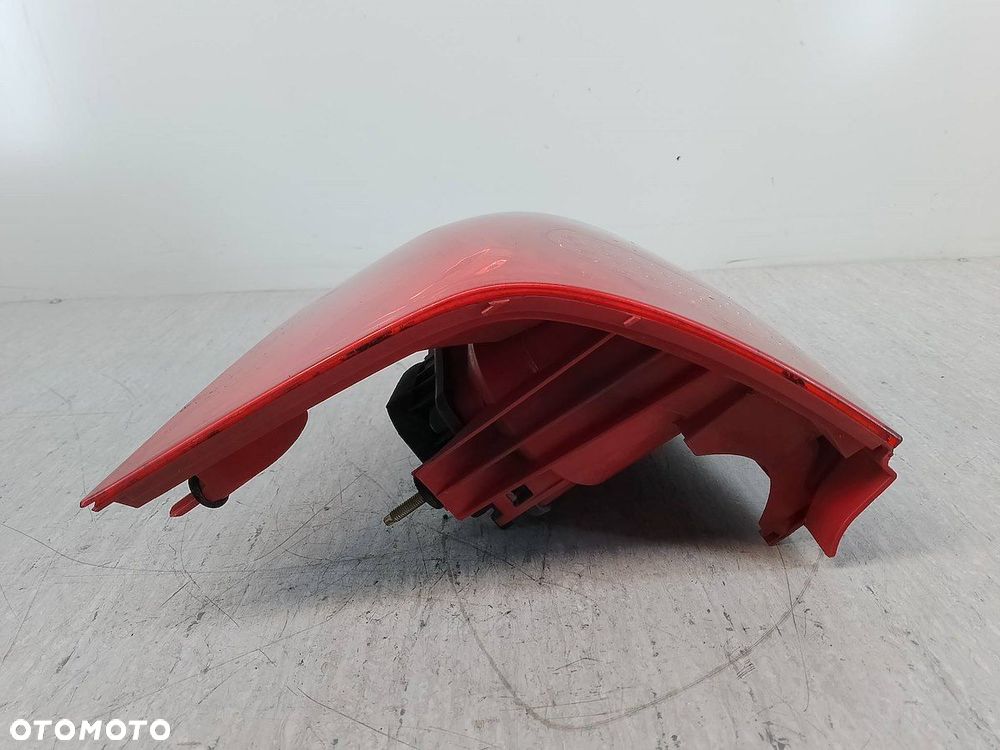LAMPA TYLNA LEWA PEUGEOT 307 SW 557686A KOMBI - 9