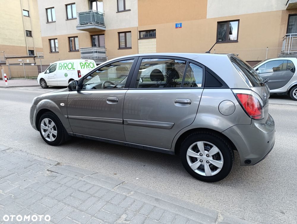 Kia Rio 1.4 Family - 6
