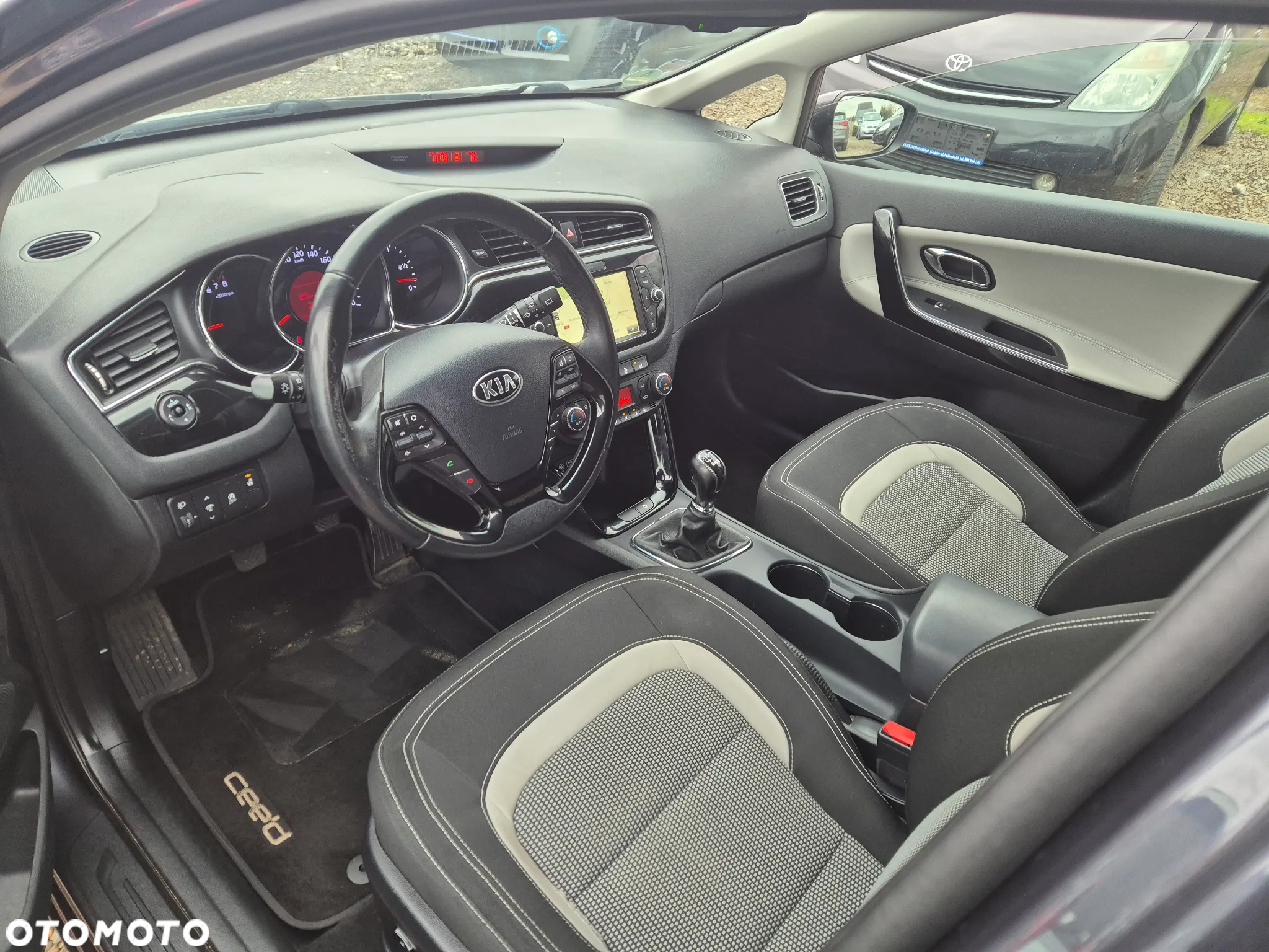 Kia Ceed 1.6 GDI ISG Dream-Team Edition - 9