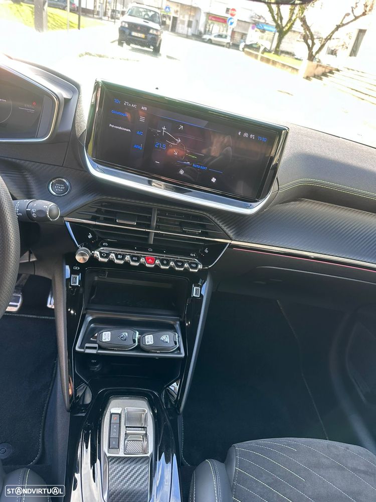 Peugeot e-208 GT - 18