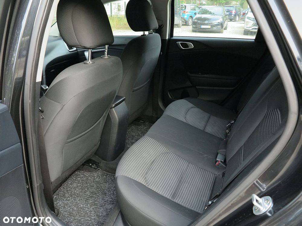Kia Ceed - 12