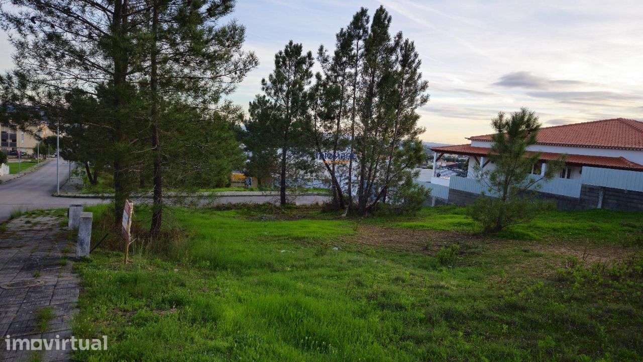 Terreno urbano Botequim, Meia Via, Torres Novas - Grande imagem: 2/8