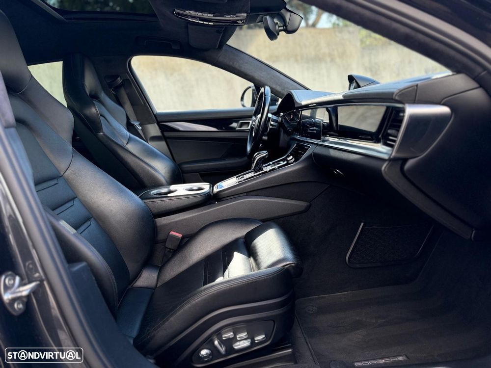 Porsche Panamera 4 E-Hybrid - 37