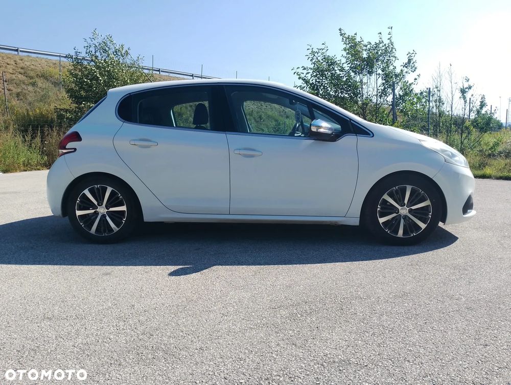 Peugeot 208 - 6