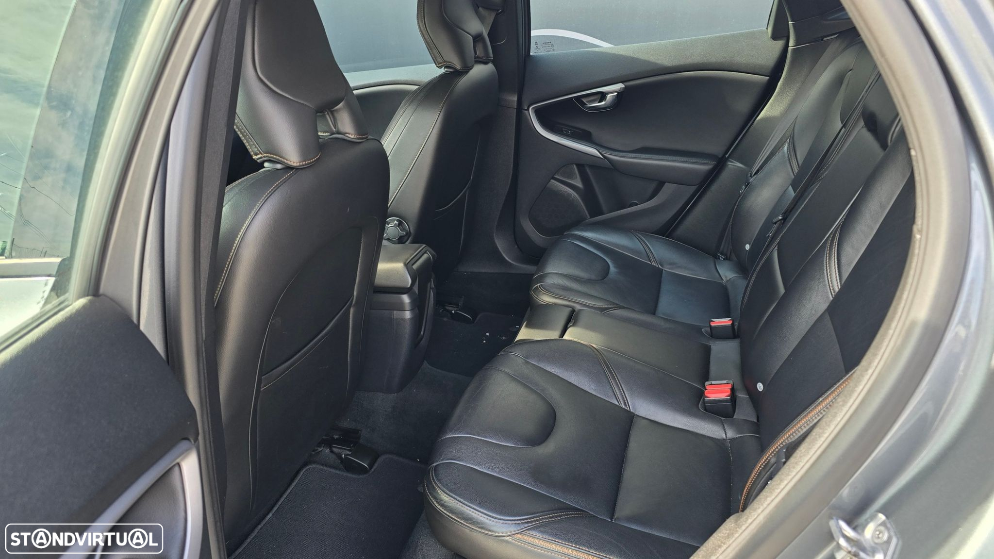 Volvo V40 Cross Country 2.0 D3 - 11