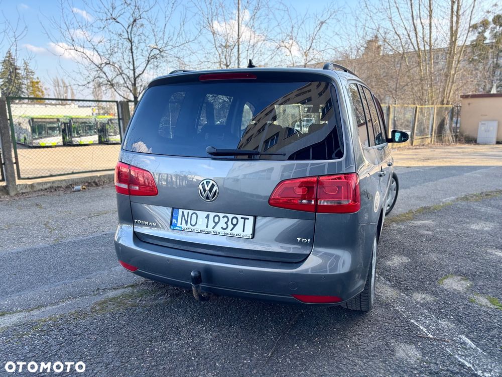 Volkswagen Touran - 10