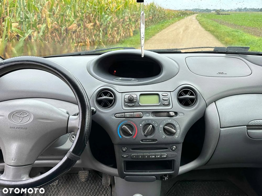 Toyota Yaris - 13