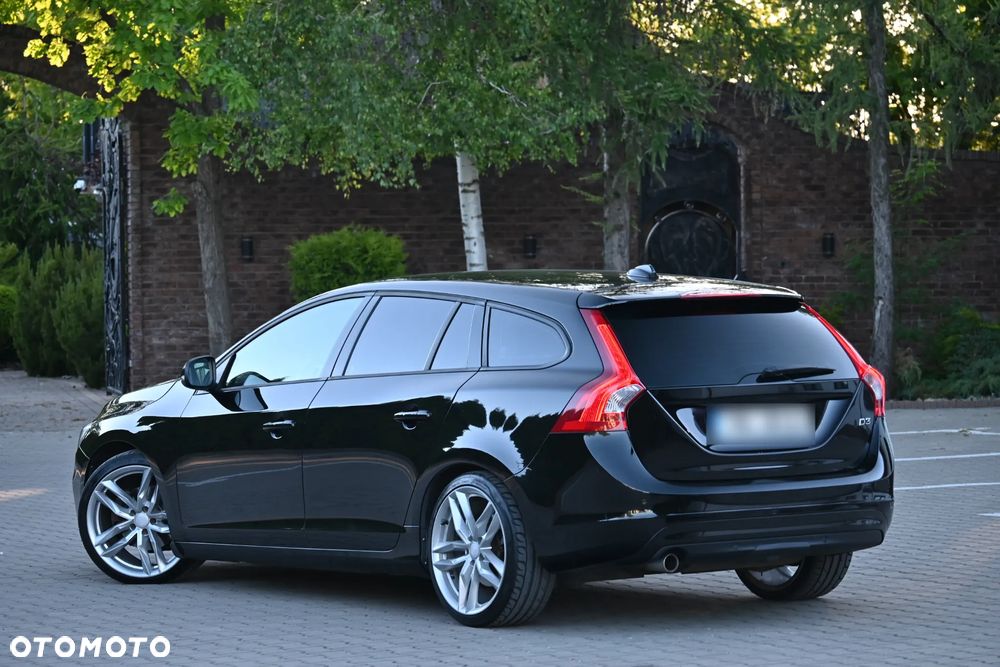 Volvo V60 D3 Geartronic Momentum - 25
