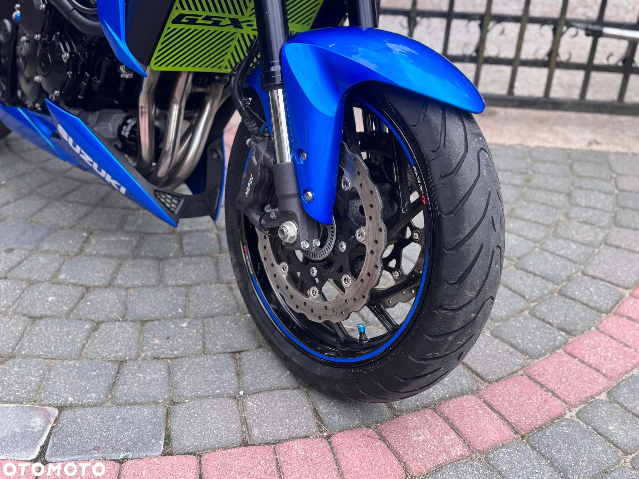 Suzuki GSX - 22