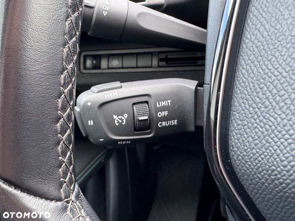 Peugeot 3008 1.5 BlueHDi Allure Pack S&S - 26