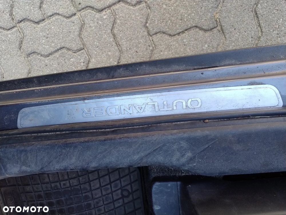 Mitsubishi Outlander - 11