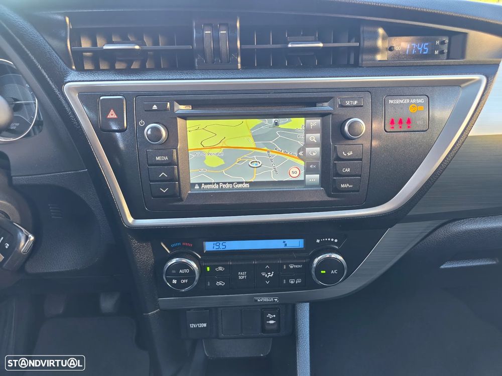 Toyota Auris Touring Sports 1.33 VVT-i Exclusive +Navi - 22