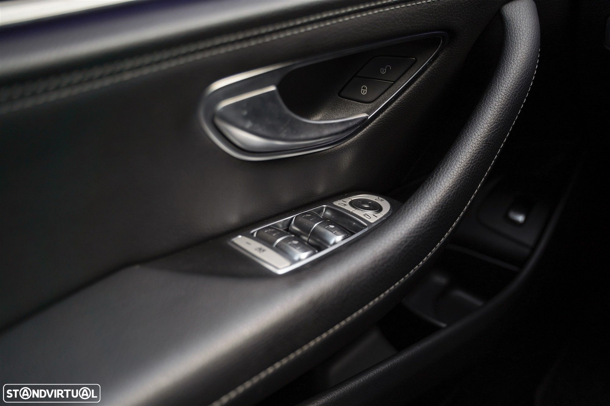 Mercedes-Benz E 300 de AMG Line - 18