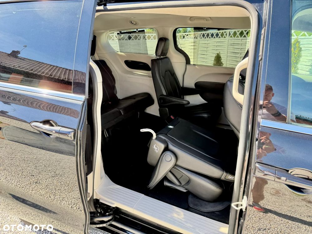 Chrysler Pacifica - 23