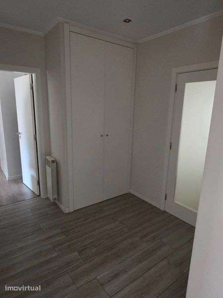 Apartamento familiar T3 com suite e box fechada para 2 carros - Grande imagem: 4/9