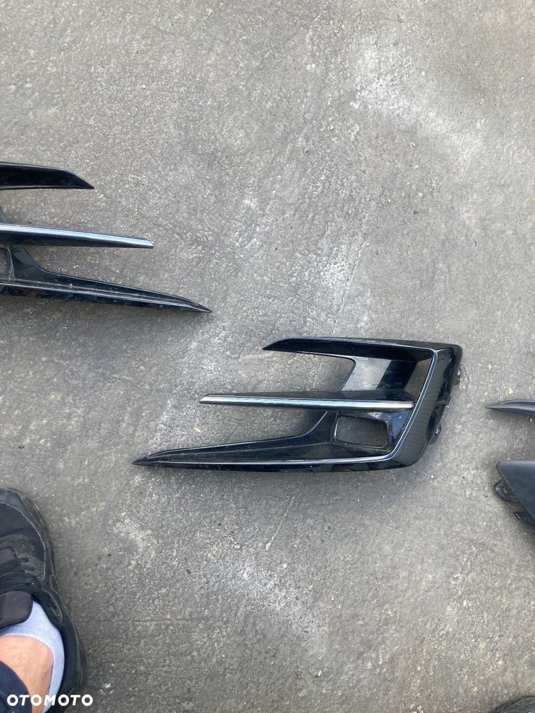 RENAULT Megane IV 4 lift prawa chrom kratka połysk ZDERZAKA  przedniego KRATKA halogenu W ZDERZAK  przedni  zaślepka na halogen - 5