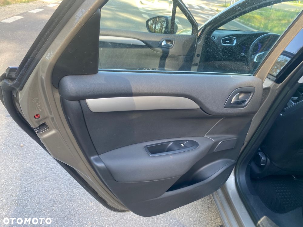 Citroën C4 HDi 115 Exclusive - 19