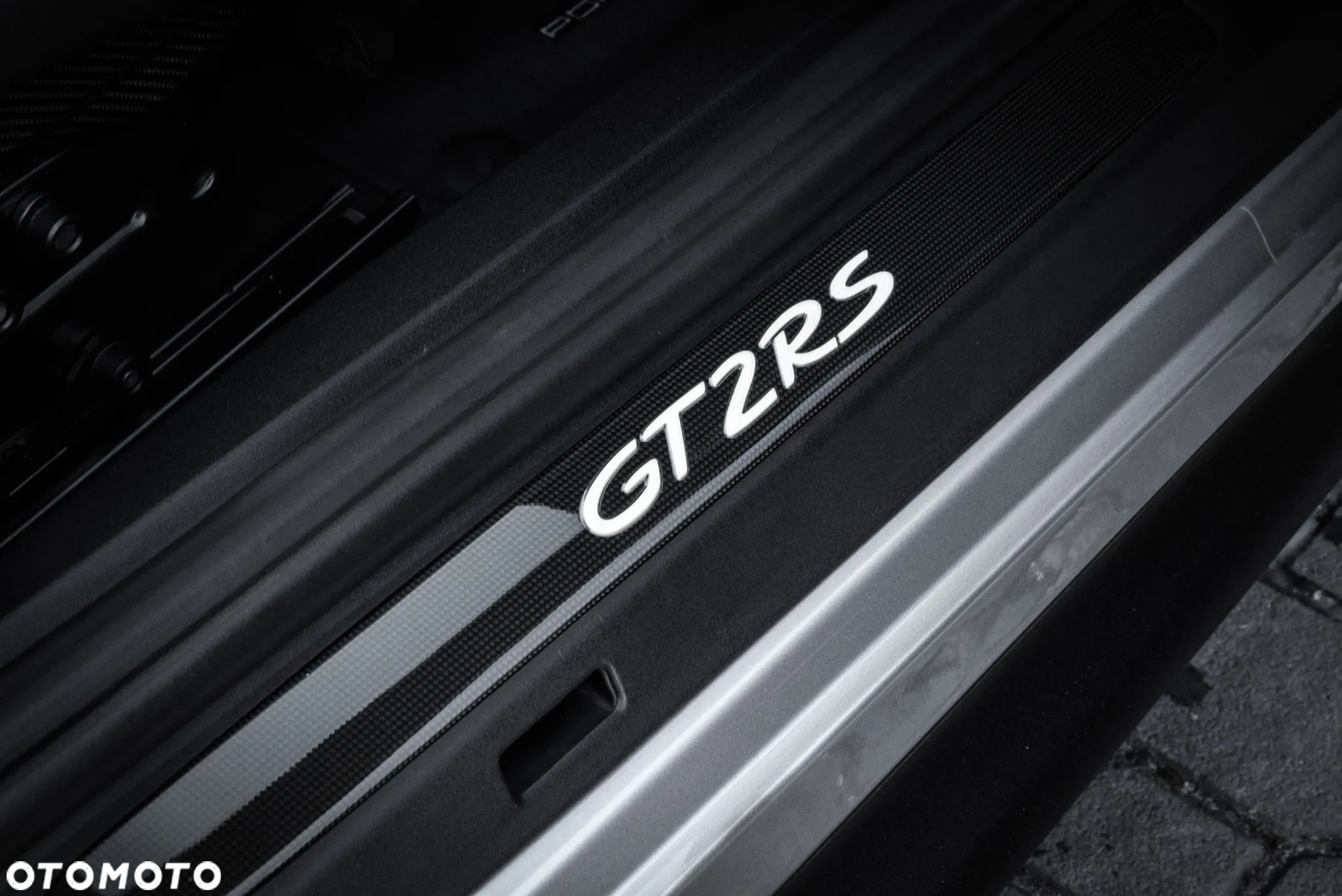 Porsche 911 GT2 RS - 16