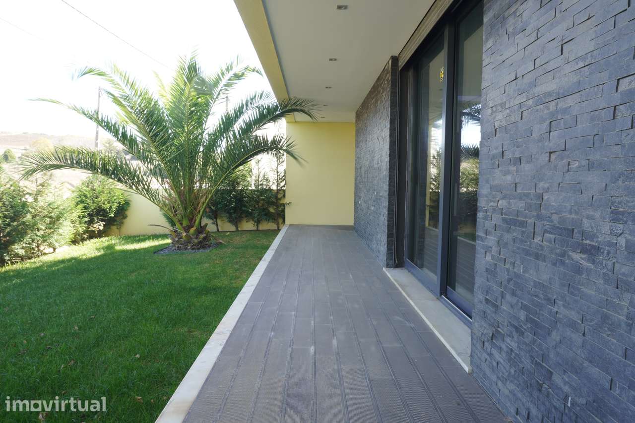 Moradia T4-Ribeira de Pedrulhos - Grande imagem: 3/60