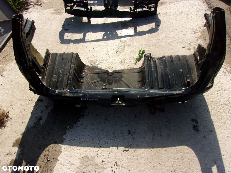 PAS TYLNY OPEL OMEGA B KOMBI - 1