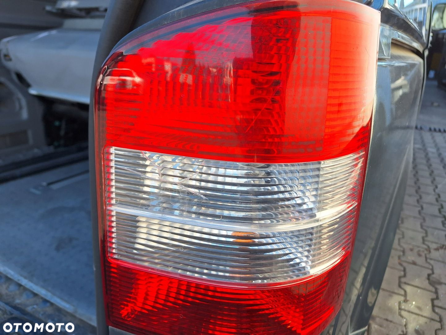 VW TRANSPORTER T5 MULTIVAN LAMPA TYŁ PRAWA - 2