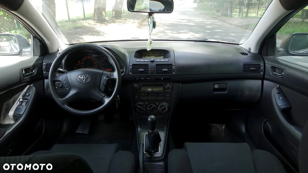Toyota Avensis - 11