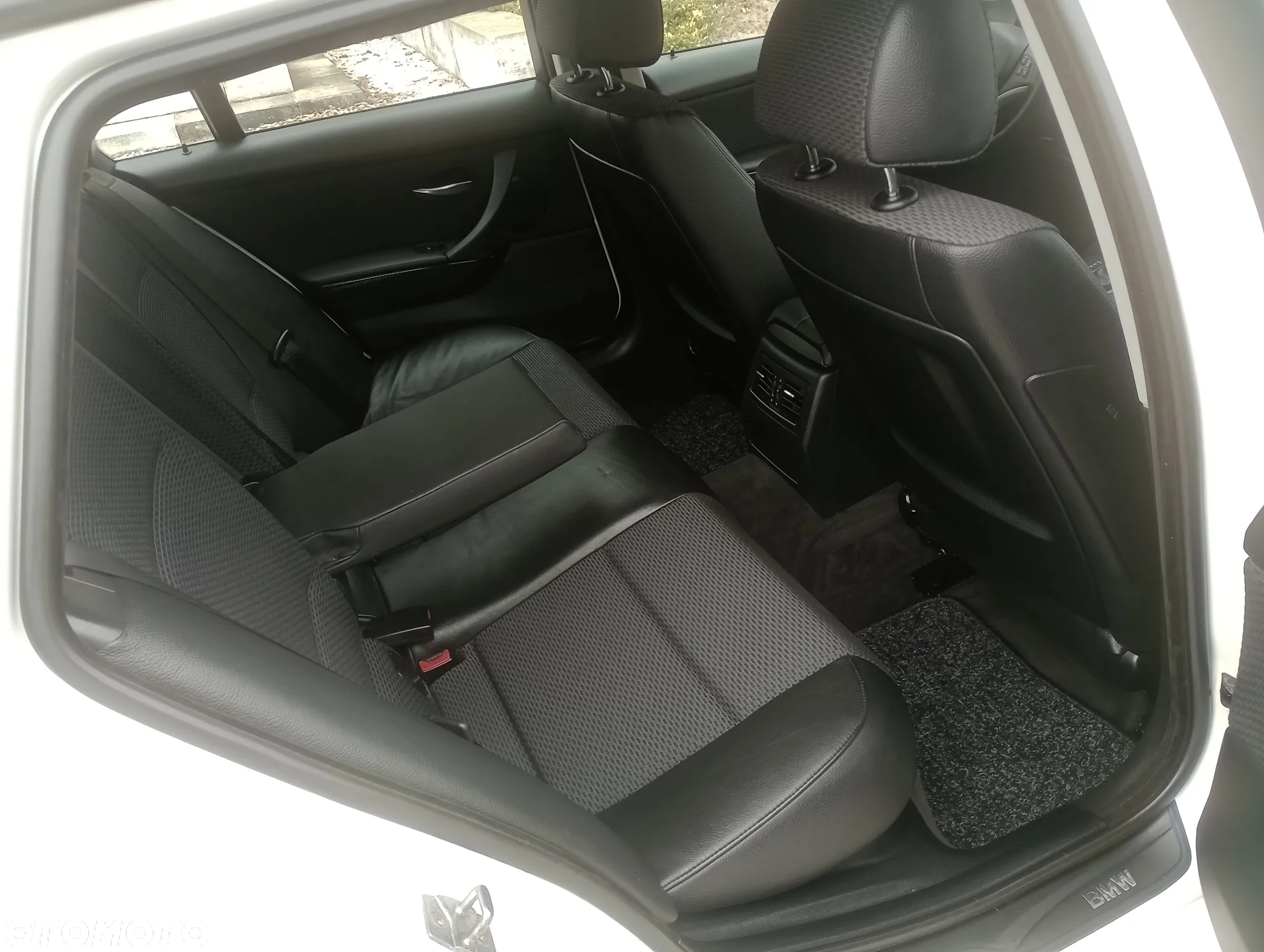 BMW Seria 3 320d xDrive DPF Touring - 27