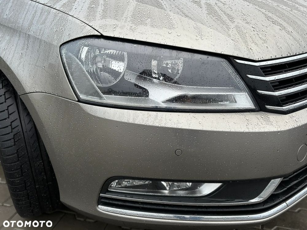 Volkswagen Passat - 11