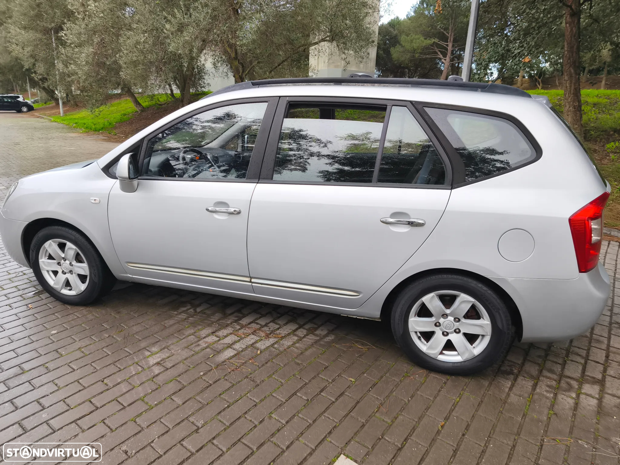 Kia Carens 2.0 CRDi LX - 6
