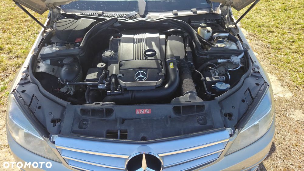 Mercedes-Benz Klasa C 250 CGI BlueEff Avantgarde - 6