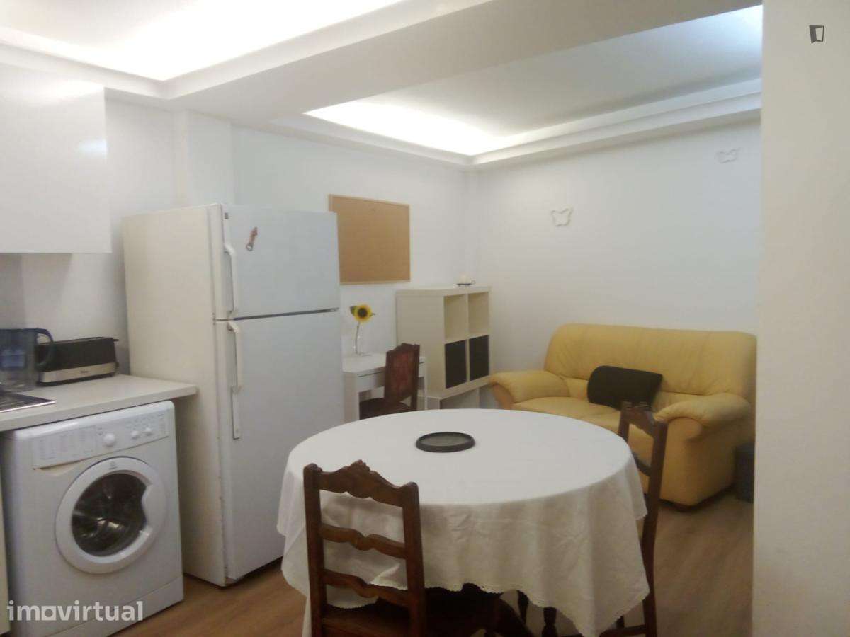 Estúdio - localizado em Campolide Lisbon - Grande imagem: 2/14