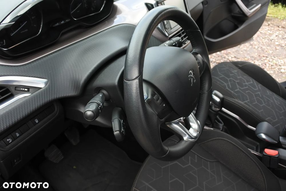 Peugeot 2008 1.2 Pure Tech Style - 17