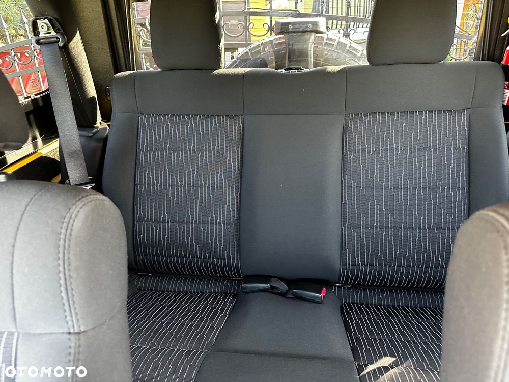 Jeep Wrangler 3.8 Sport - 21