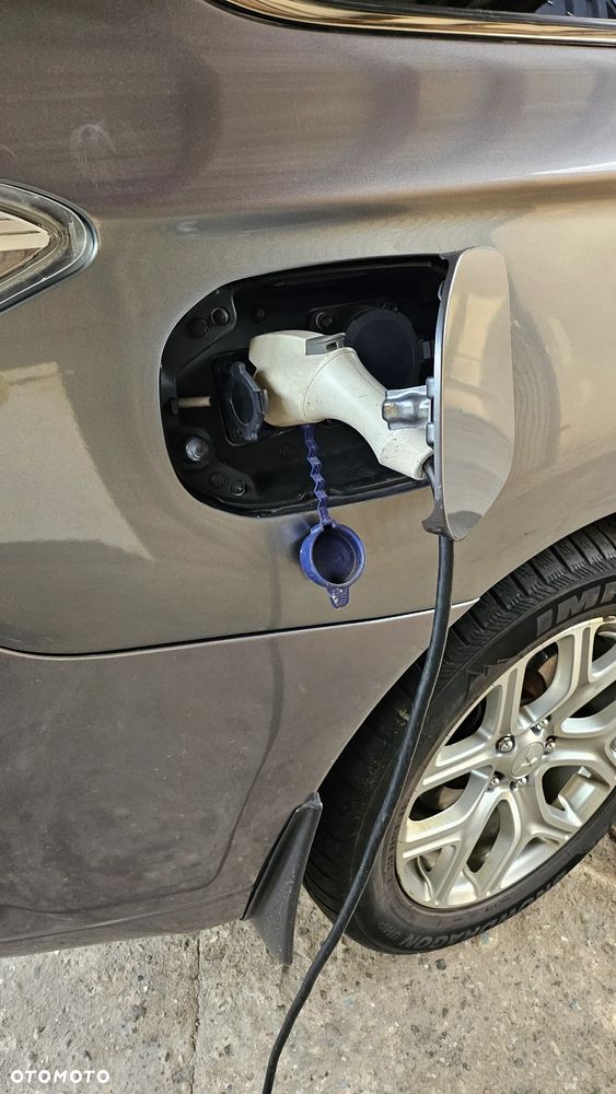 Mitsubishi Outlander 2.0 4WD Plug-In Hybrid Plus - 13