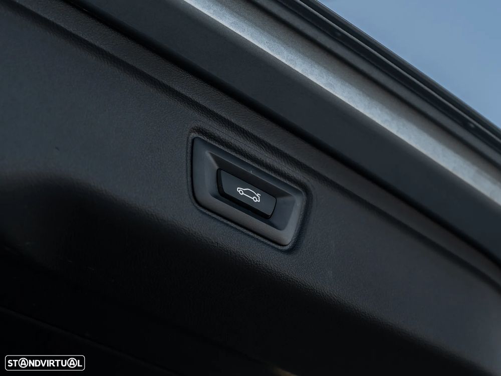 BMW 320 e Aut. Luxury Line - 32
