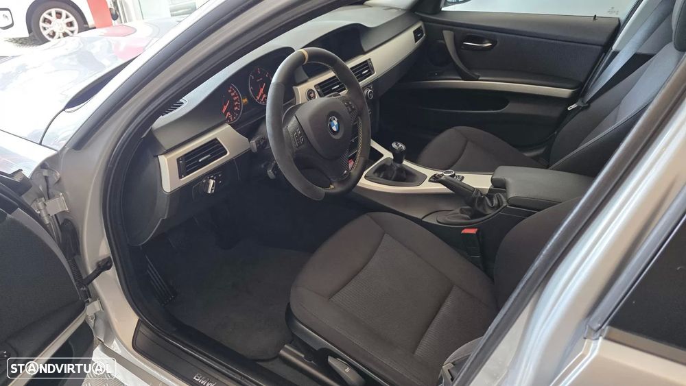 BMW 320 d EfficientDynamics Navigation - 38