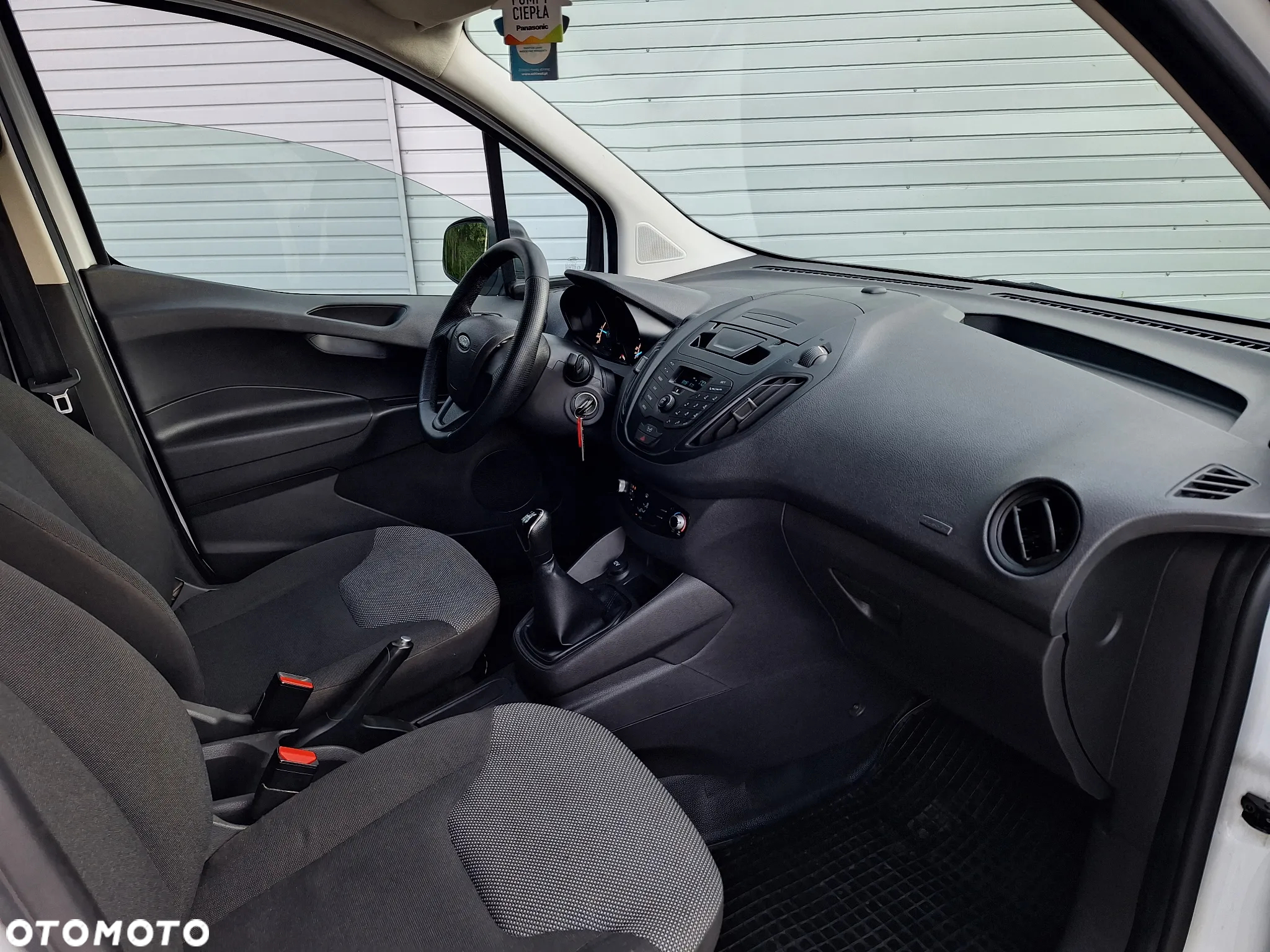 Ford Transit Courier - 17