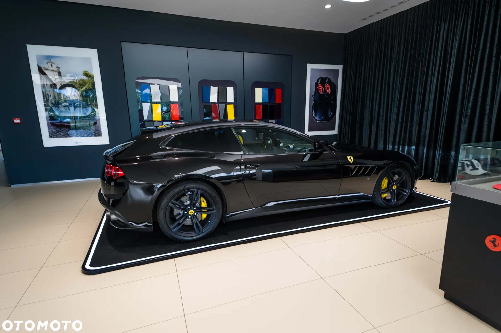 Ferrari GTC4Lusso - 33