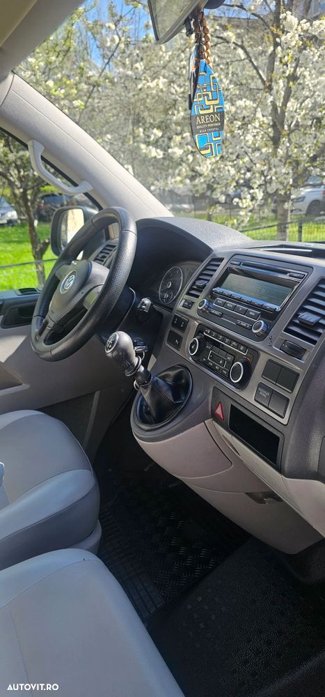 Volkswagen Caravelle - 14