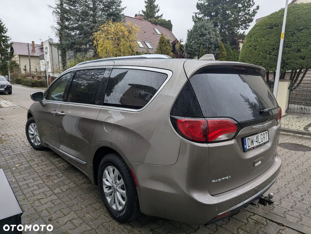 Chrysler Pacifica - 11