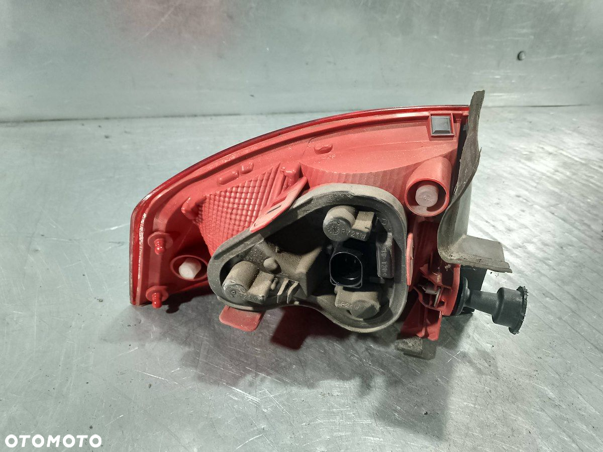 LAMPA TYLNA PRAWA SEAT EXEO 3R5945096D SEDAN - 5