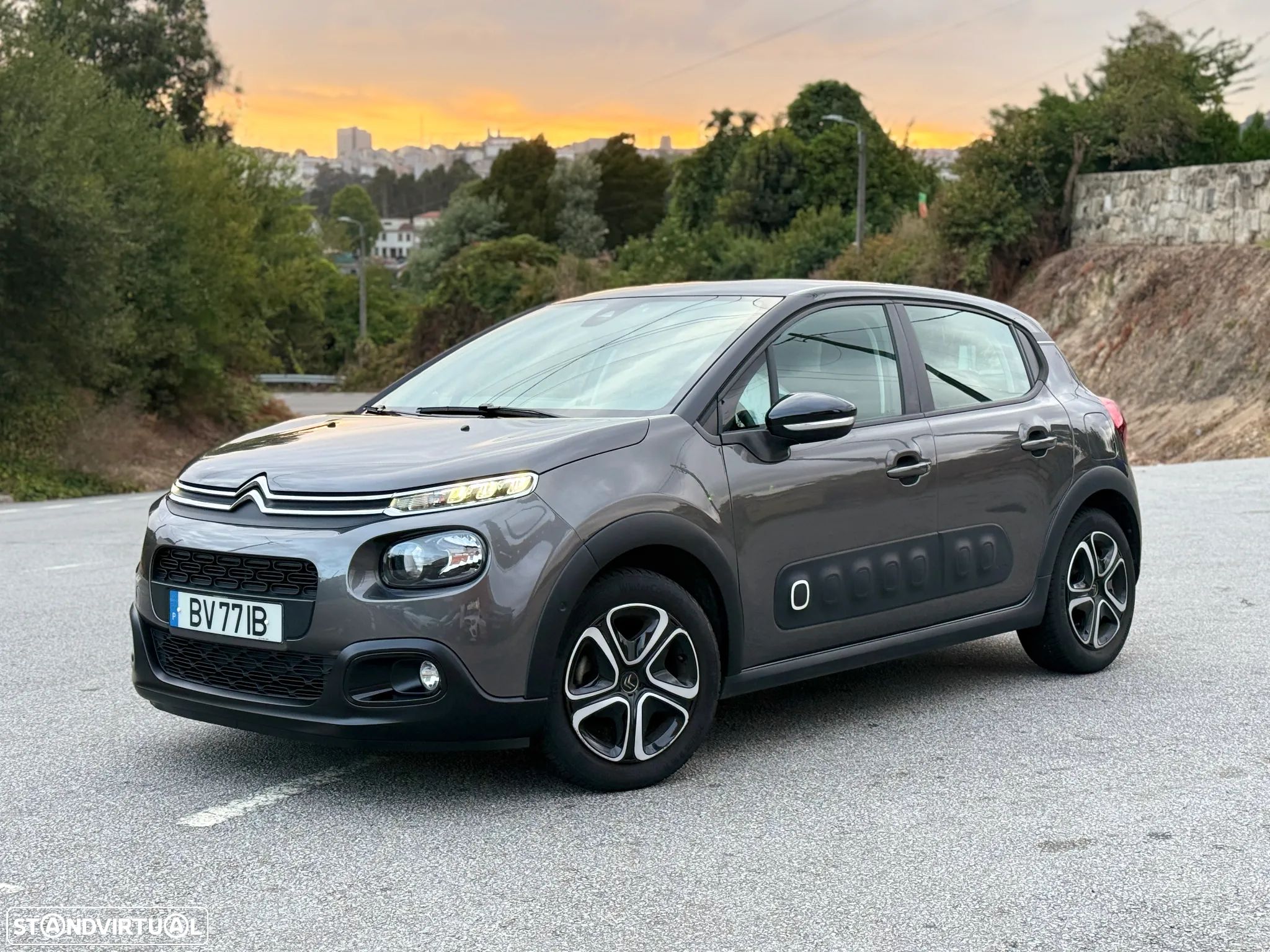 Citroën C3 1.2 PureTech Shine - 1