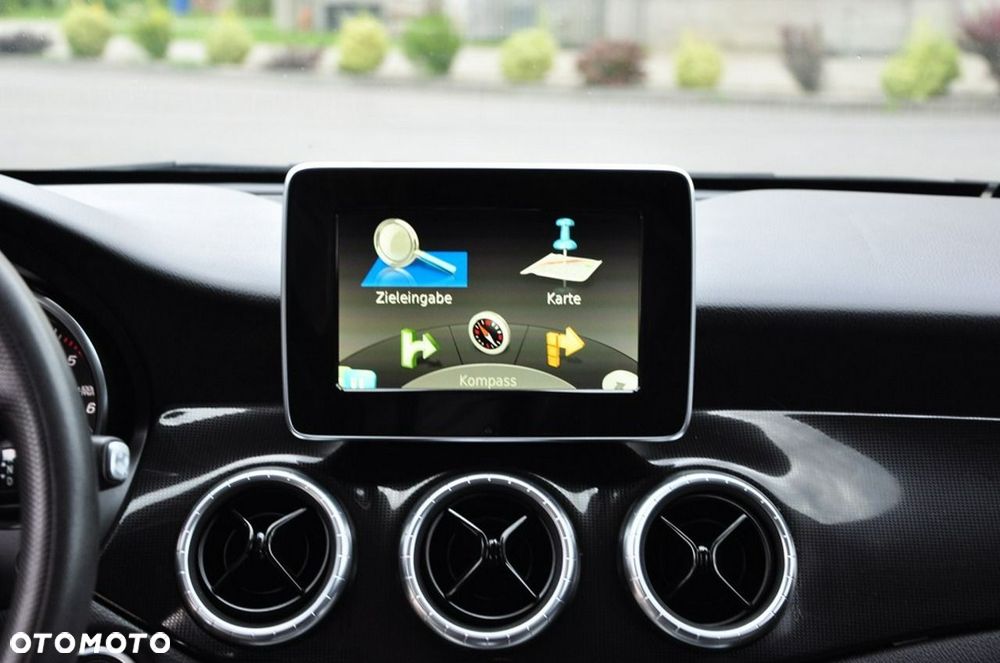 Mercedes-Benz CLA - 33