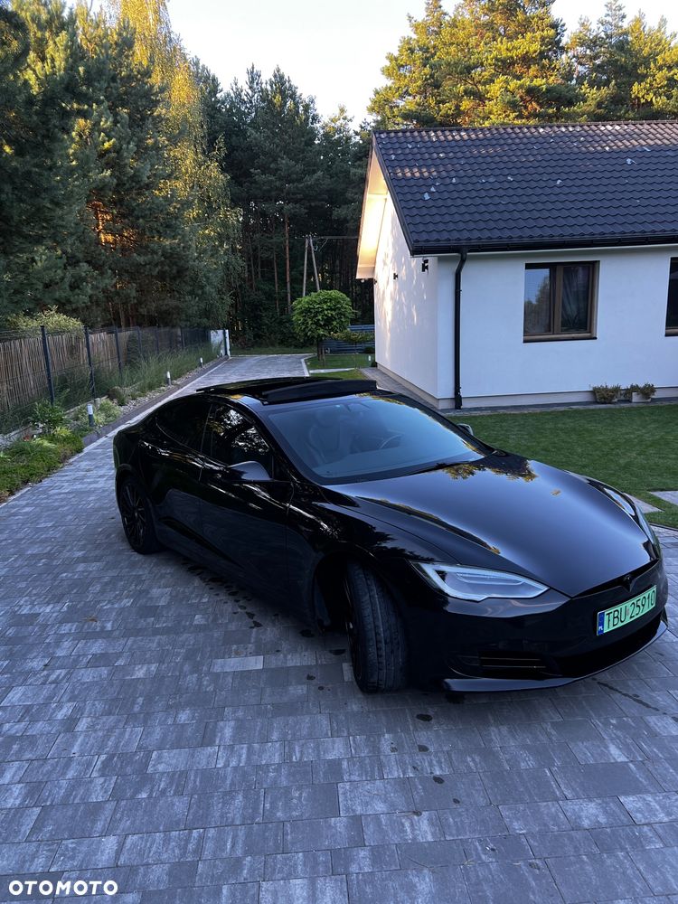 Tesla Model S - 5