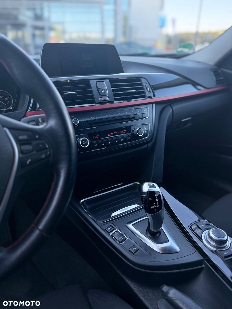 BMW Seria 3 318d Sport Line - 4