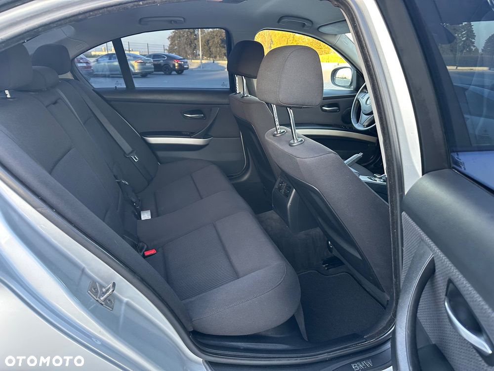 BMW Seria 3 318d - 16
