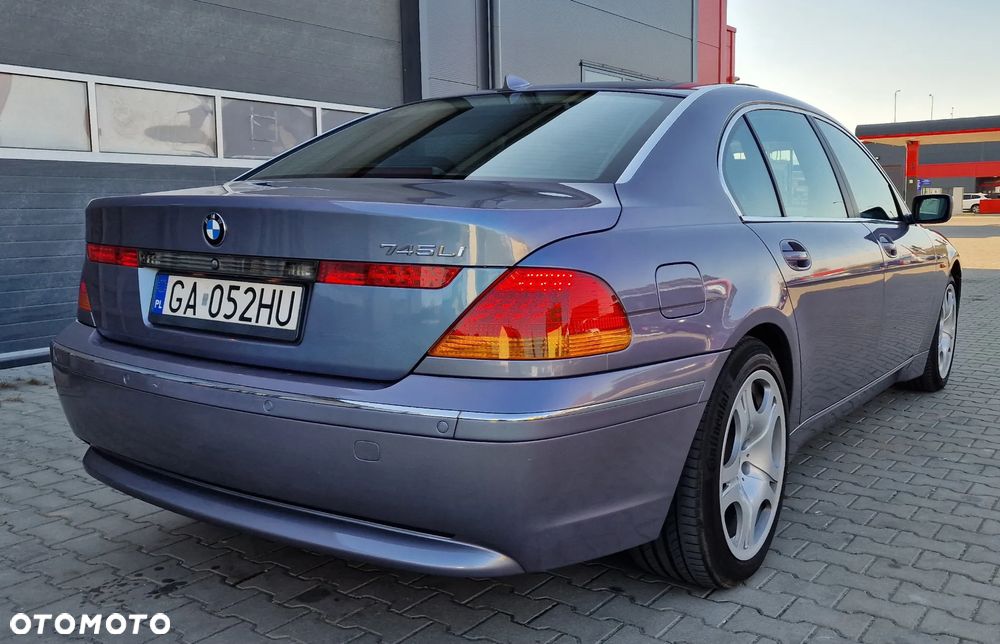 BMW Seria 7 745i L - 15