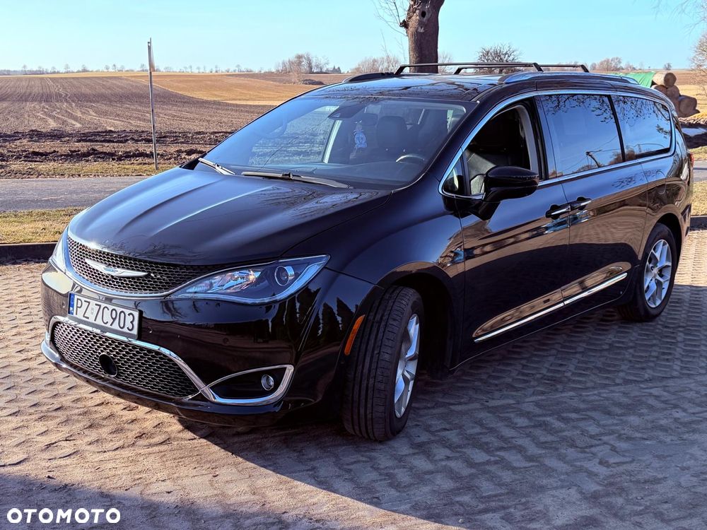 Chrysler Pacifica - 1