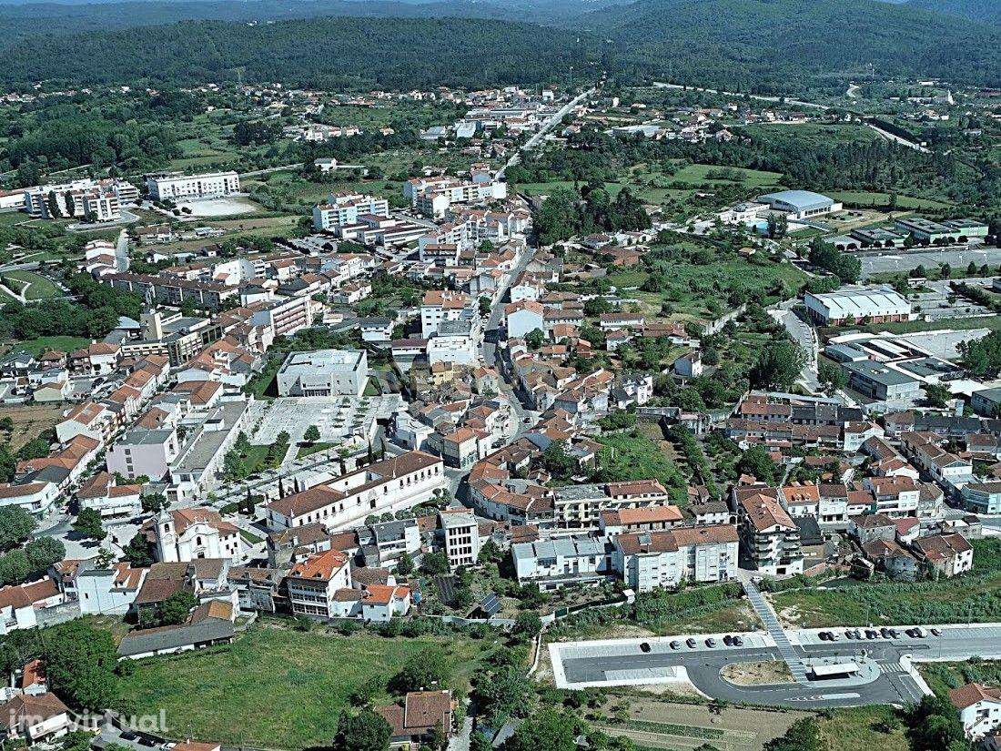 Terreno com armazém industrial - Grande imagem: 2/3